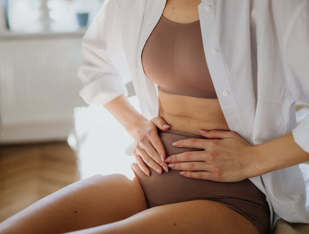 ragazza soffre di endometriosi